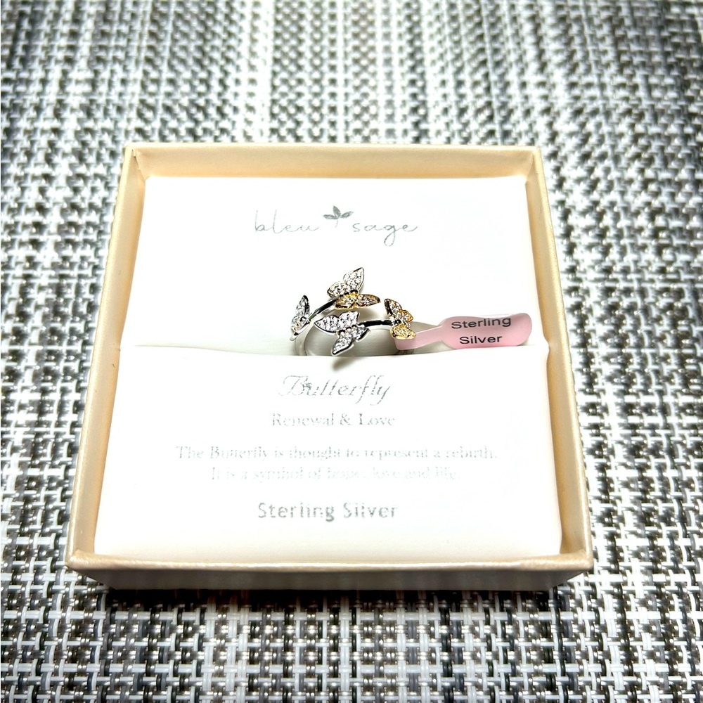 BRAND NEW butterfly gold and silver toned ring size 8 🥰 Box included 🎁
